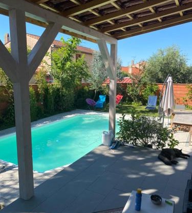 CUGNAUX Toulouse Metropole OUEST Chambre Privée de Luxe - SDB WC privée Terrasse Piscine Aqua Bike