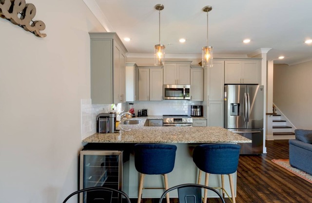 Cumberland Emerald | Walk to Dining