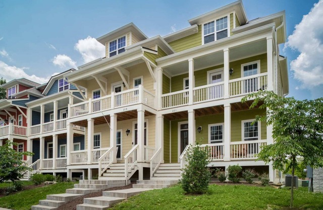 Cumberland Emerald | Walk to Dining
