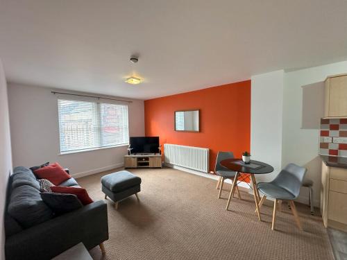Curwen Apartment - 2 Bedrooms - Sleeps 6