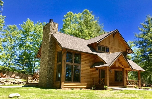 CUSTOM LOG HOME WITH FIREPLACE, FIRE-PIT AND HOT TUB
