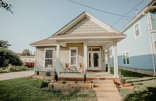 Cute & Cozy Home 1 mile to St. Jude /2miles from Beale st. /Pet Friendly!