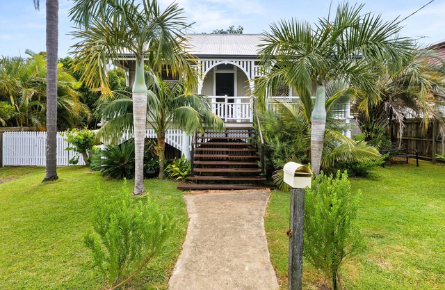 Cute Queenslander Cottage. Pet Friendly. Fully airconditioned.