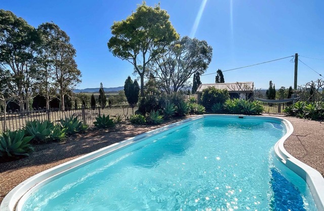 Cuvee Cottage - Family and pet friendly 4 bedroom cottage with pool and on-site cellar door