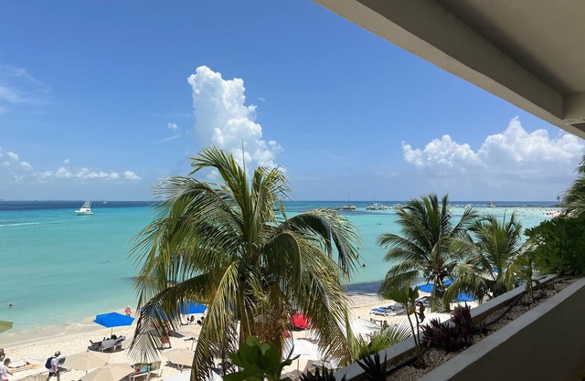 Cuxos Hotel Beachfront