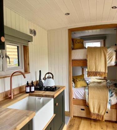Cwtch Cader Shepherds Hut