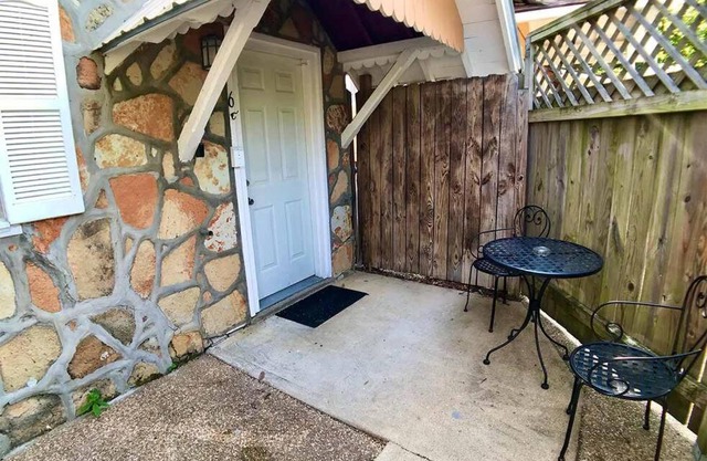D'vinery Rock Cottage/#6