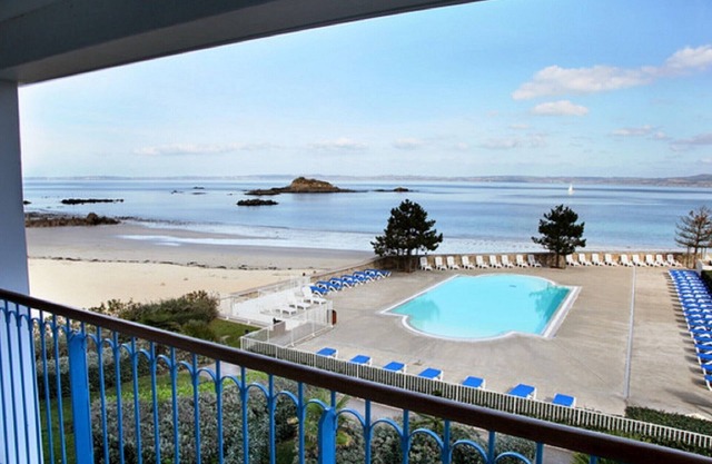 D4203 - Apartment T2 in Residence with swimming pool; Sea view !