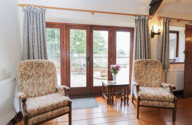 DAISY COTTAGE, pet friendly, with a garden in Chipping Sodbury