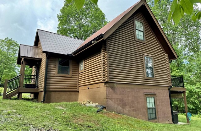 Dale Hollow Cabin · 3 Levels · Hot Tub · Huge Fire Ring · Sleeps 10