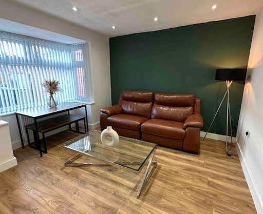 Dallas House - Easy links to LHR and London