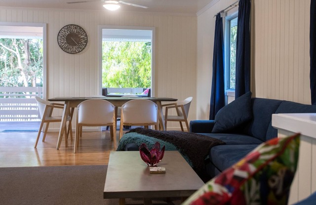 Dalziel Beach House - Nostalgic Beachside Bliss: Just 300m to the sand dunes, the classic beach hous