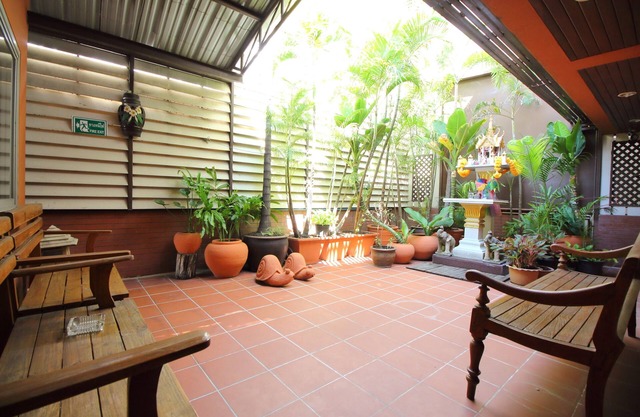 Dancentre Pannee Lodge Khaosan SHA Plus