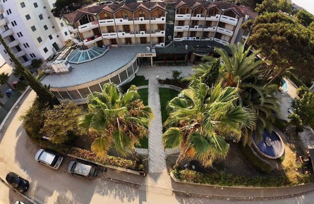 Danis Hotel