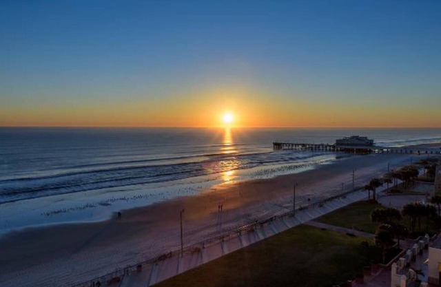 Daytona Beach Home.Between Shores & Speedway