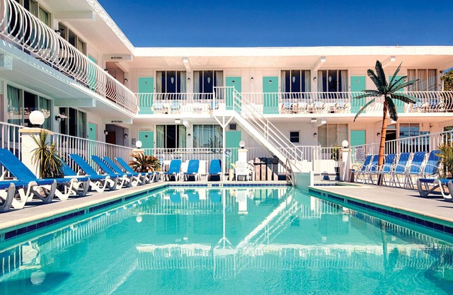 Daytona Inn And Suites