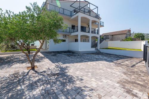 Dazlina Resort New! 14 guests villa, Breakfast & Pool