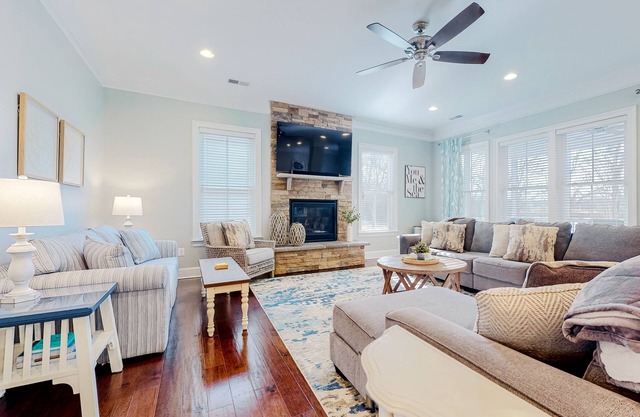 Dazzling Bayside Resort home with pools, gym, & athletic court - close to beach