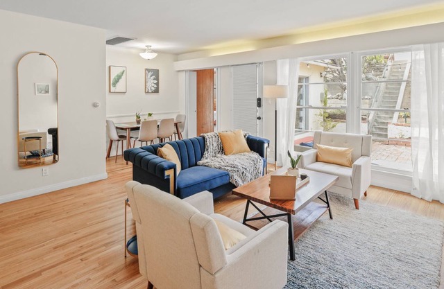 Dazzling Westside 4 BR Home | Minutes to the Beach