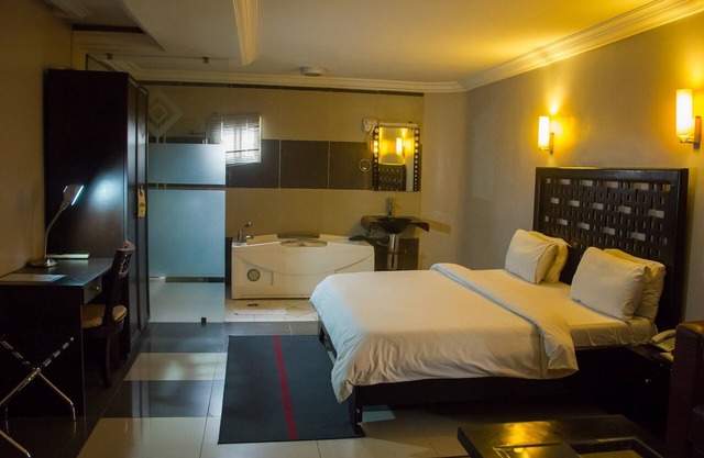De' Bliss Hotel and Suites