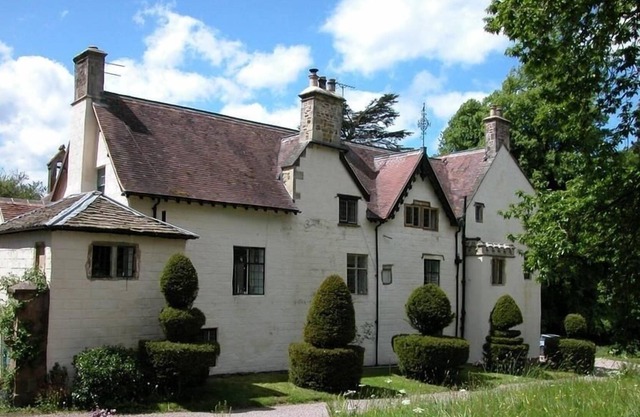 DEAN HALL, romantic, character holiday cottage in Littledean