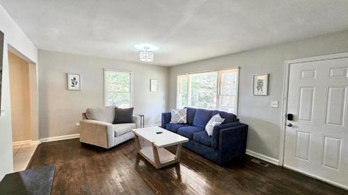 Decatur Home Minutes to ATL Sleeps 10