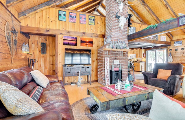 Deck & Fire Pit: Secluded Cabin Near Lake Francis!