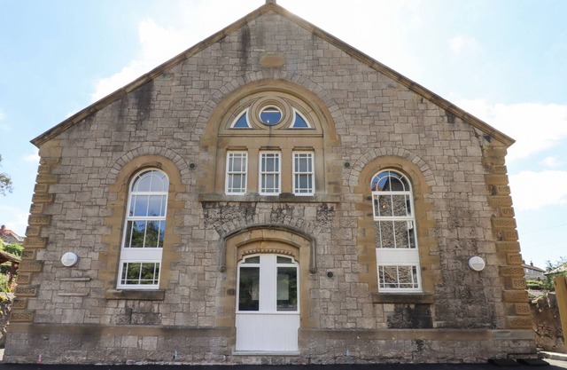DECLARATION SUITE, pet friendly, character holiday cottage in Dyserth