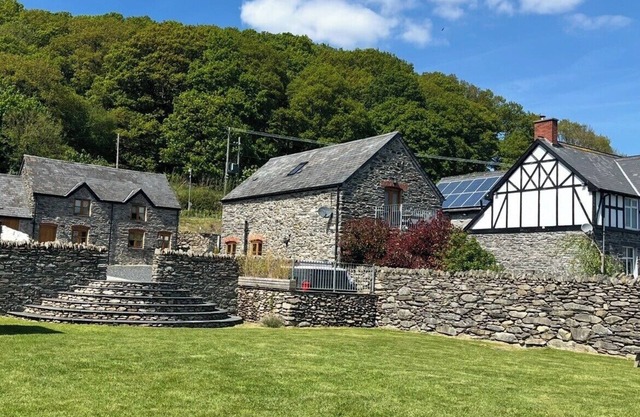 Dee Valley Country Escape - Sleeps 4 & Hot Tub
