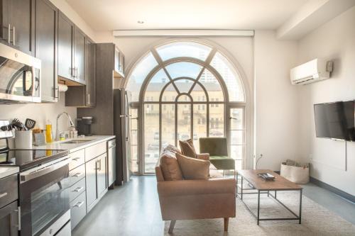 Deer District Studio Apt JC1 - One Block from Fiserv & Baird