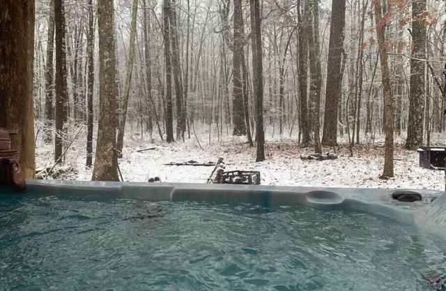 Deer Trail! Private cabin with hot tub in the woods