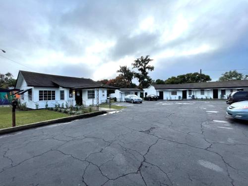 Deland Motel