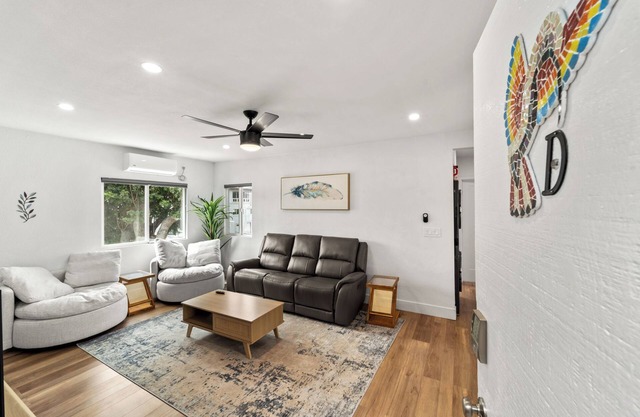 Delightful & Comfy 2-Bedroom in Ocean Beach with BBQ Grill
