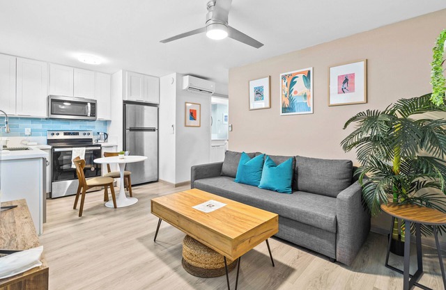Delightful Contemporary Honolulu Loft w/AC & Laundry