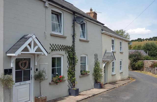 Delightful cottage set in the pretty village of Clearwell, Forest of Dean.