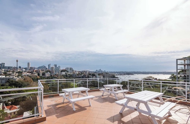 Delightful Darling Point Studio w Stunning Rooftop