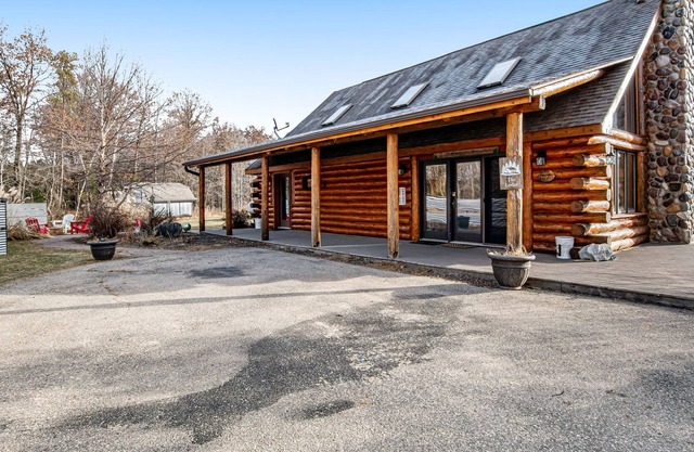 Delightful Lofted Cabin W/ Free WiFi, Three Ponds, & Firepit - Dogs Welcome