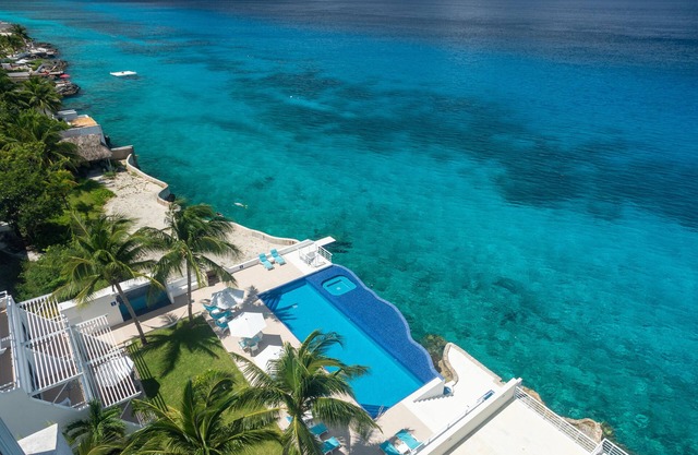 Delightful Oceanfront 3BR Condo South tower,the best Ocean views in the complex!