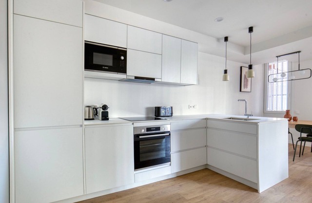 Delightful Sarrià 3BR, w/Doorman & Fresh Renovation, by Blueground