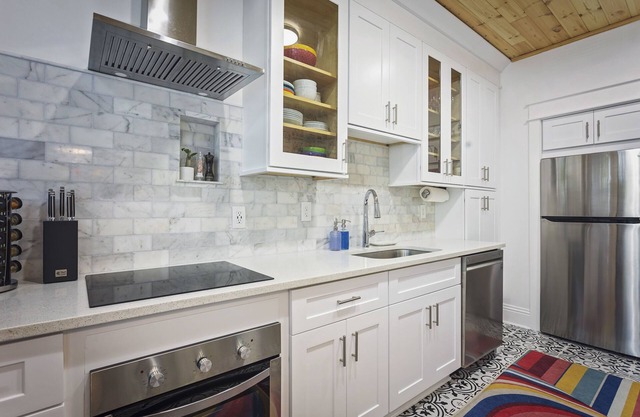 Deluxe 1-BR Apt Near Ybor and Downtown