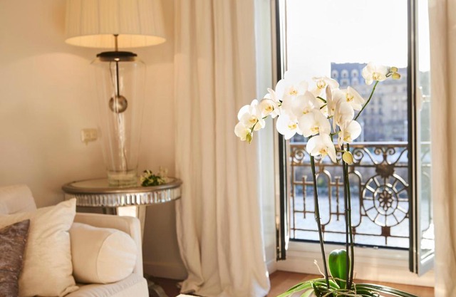 Deluxe Apt-Views to historic Maria Cristina Hotel