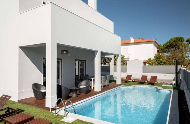 Deluxe Aroeira Villa | Happy Villa | 4 Bedrooms | Private Pool | Perfect for Larger Groups
