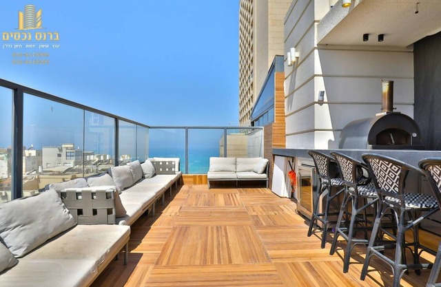Deluxe Beachfront 3BR Penthouse