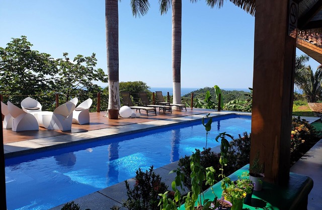 Deluxe Bungalow #2 w/Sea View