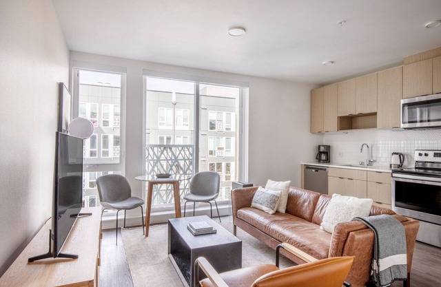 Deluxe Central District 1BR w/Gym & BBQ, nr downtown, by Blueground