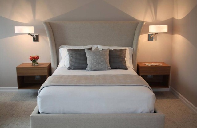 Deluxe Queen Room in Minneapolis Boutique Hotel