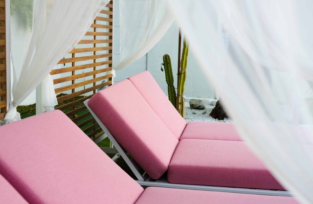 Deluxe Room, 1 King Bed, Kitchen, Pool View