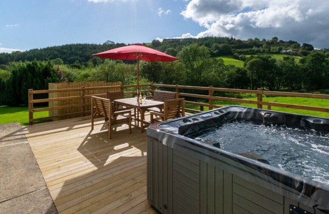 Derwen Las - Three Bedroom House, Sleeps 6