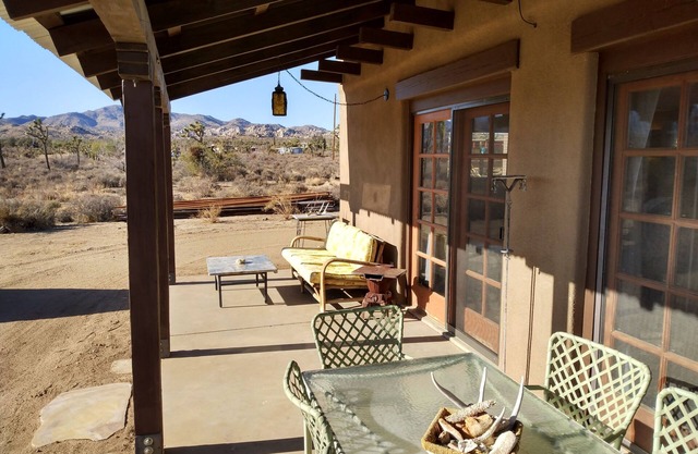 Desert Casita.Rock, Mesa and Mountain Views!