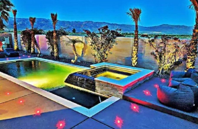 Desert Escape 4Bd/3Ba W/ Salt water pool and spa